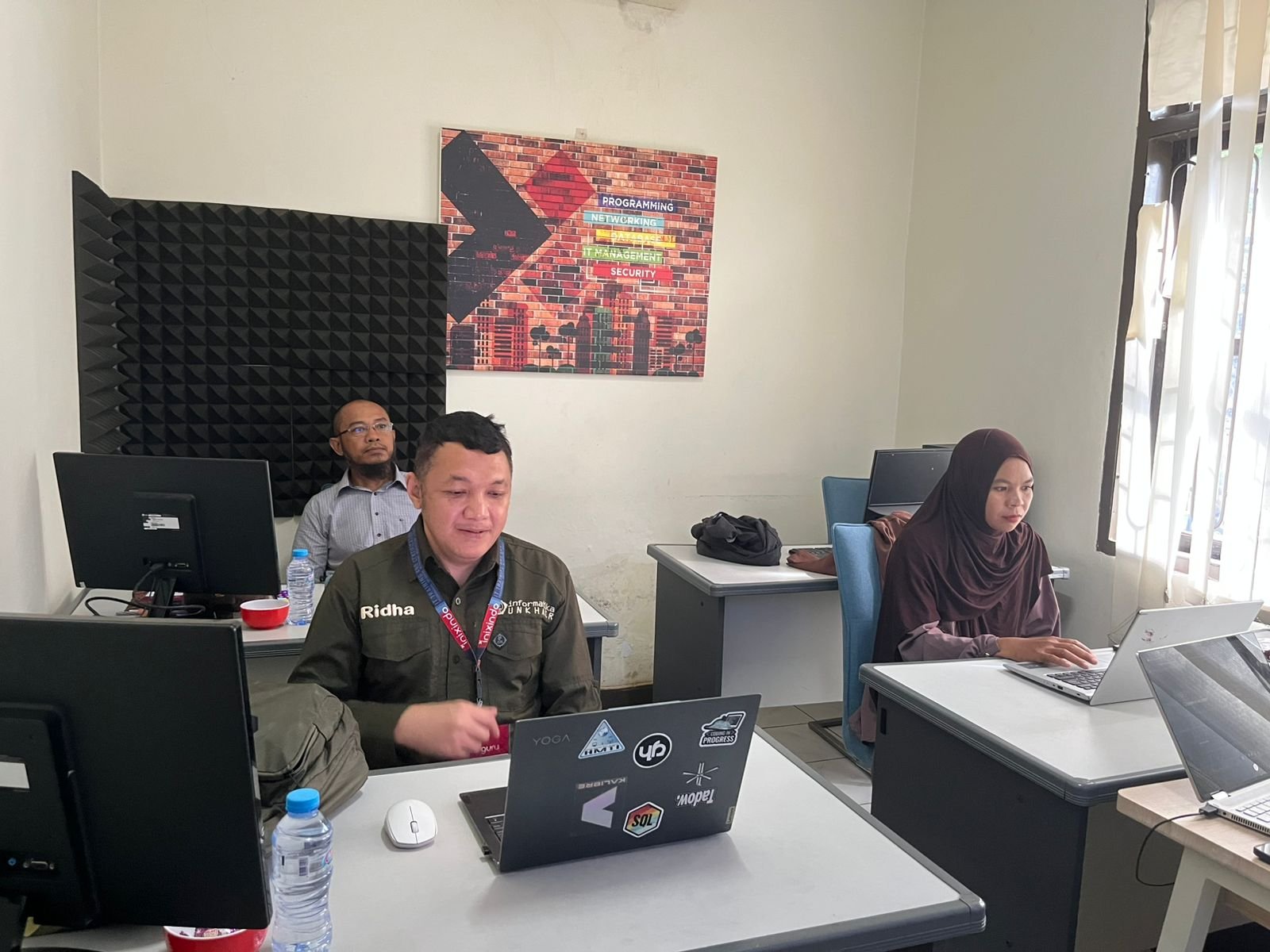 Kepala Laboratorium Prodi Informatika mengikuti Sertifikasi Layanan Teknologi Informasi di INIXINDO Makassar