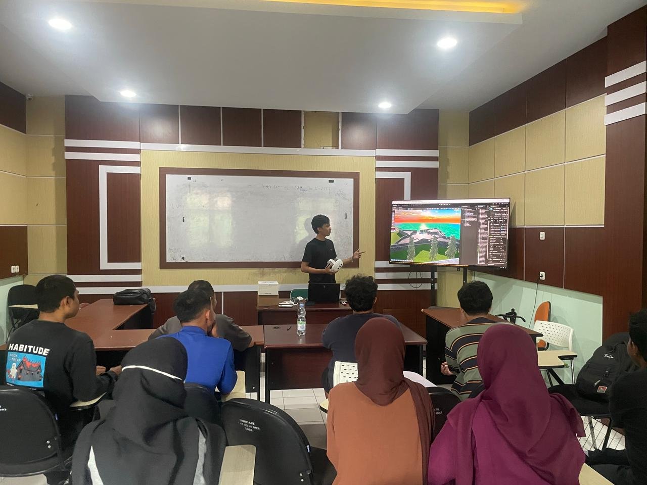 Prodi Informatika Gelar Pelatihan Virtual Reality (VR), Hadirkan Alumni sebagai Narasumber